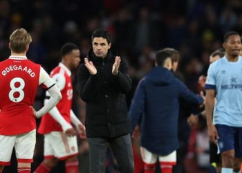 Mikel Arteta furious over refereeing decisions in Brentford draw