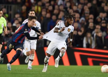 Match preview: Man United aim to close gap atop