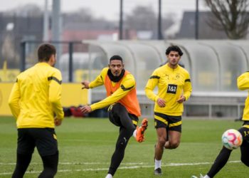 Bundesliga: Dortmund out to go top