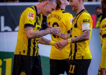 Bundesliga: Dortmund edge Hoffenheim to go top.