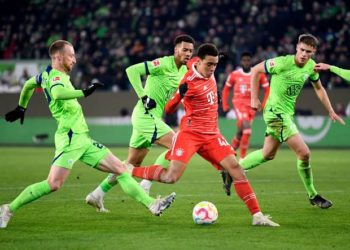 Bundesliga: Ten-man Bayern too strong for Wolfsburg