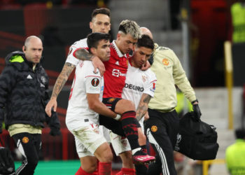 ‘It doesn’t look good’ – Ten Hag on Martinez injury