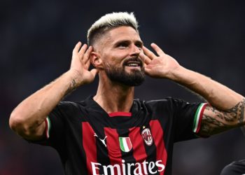 Olivier Giroud: forward signs new contract at AC Milan