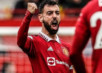 Premier League: Bruno Fernandes inspires Man United past Villa