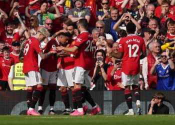 Fernandes helps Manchester United end campaign with 2-1 victory over Fulham