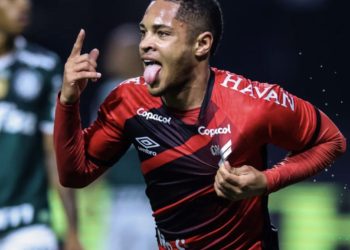 Barcelona sign Brazil teenage forward Vitor Roque in €40m deal 