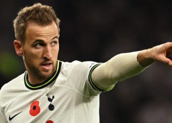 Bayern Munich bosses arrive in London for talks with Daniel Levy over Harry Kane 