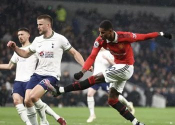 Manchester United play Spurs hoping to step up their game in away games this season