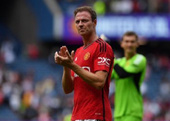 Ten Hag: I want Jonny Evans to stay