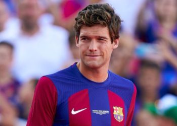 Marcos Alonso will stay at Barcelona despite not being registered