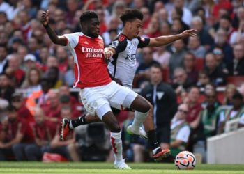 Arsenal drop points at home against 10-man Fulham