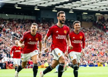 Manchester United recover from two goals down to defeat 10-man Forest