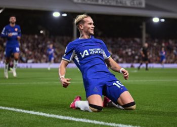 Mykhailo Mudryk scores first goal for Chelsea as the Blues secure first league win since August
