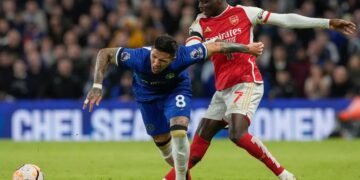 Arsenal come two goals down to draw 2-2 against Chelsea in London derby
