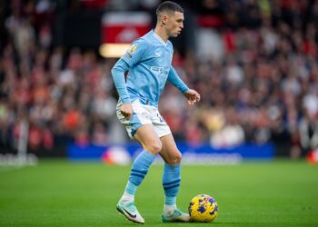 Manchester City travels to Chelsea seeking to extend their lead