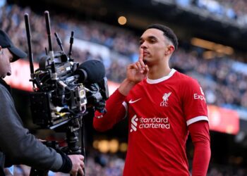 Trent Alexander-Arnold strikes late as Liverpool earn valuable point at City