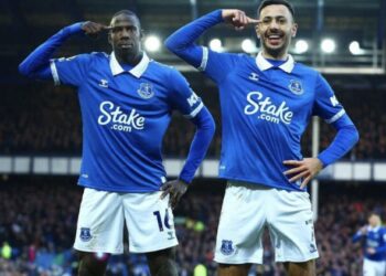 Everton beat Chelsea, distance self from relegation