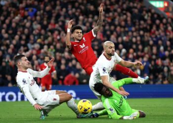 Liverpool fail to reclaim top spot after frustrating draw against Manchester United