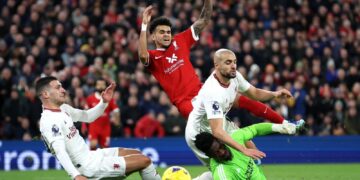 Liverpool fail to reclaim top spot after frustrating draw against Manchester United
